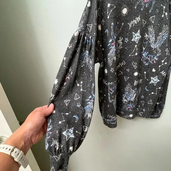 Art class gray cosmic sweatshirt long sleeve top stars Pegasus medium 7/8 - Picture 9 of 10